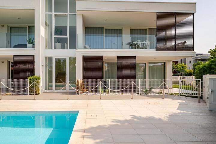 Apartment Luma With Pool Lido di Jesolo Luaran gambar